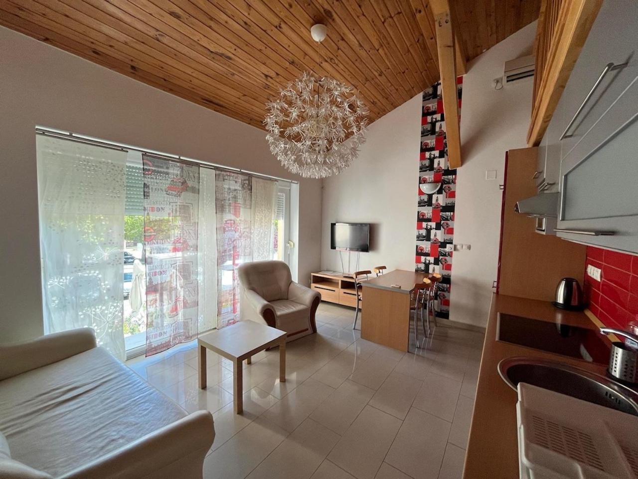 בלטונללה City Apartman Haz מראה חיצוני תמונה