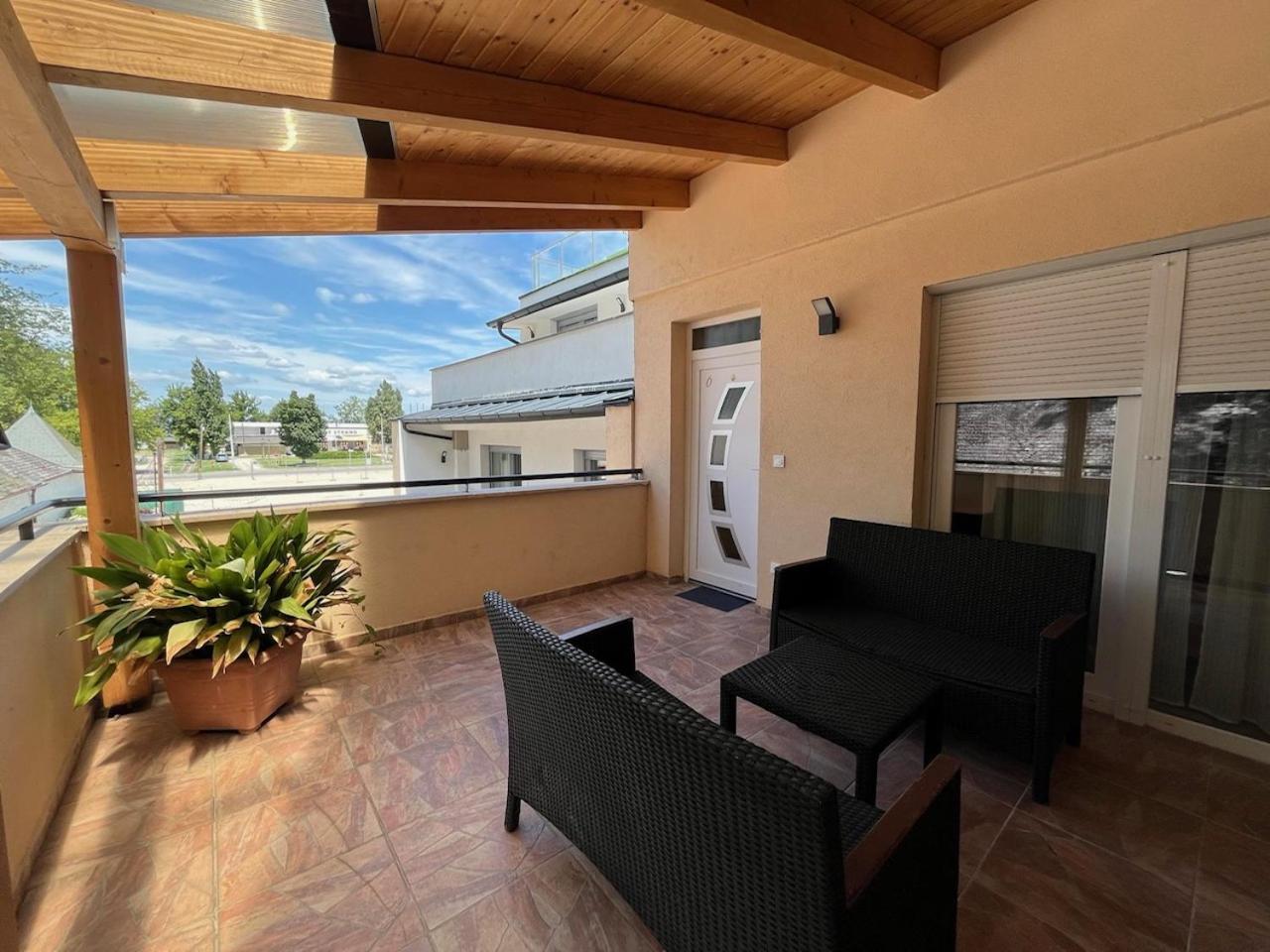 בלטונללה City Apartman Haz מראה חיצוני תמונה