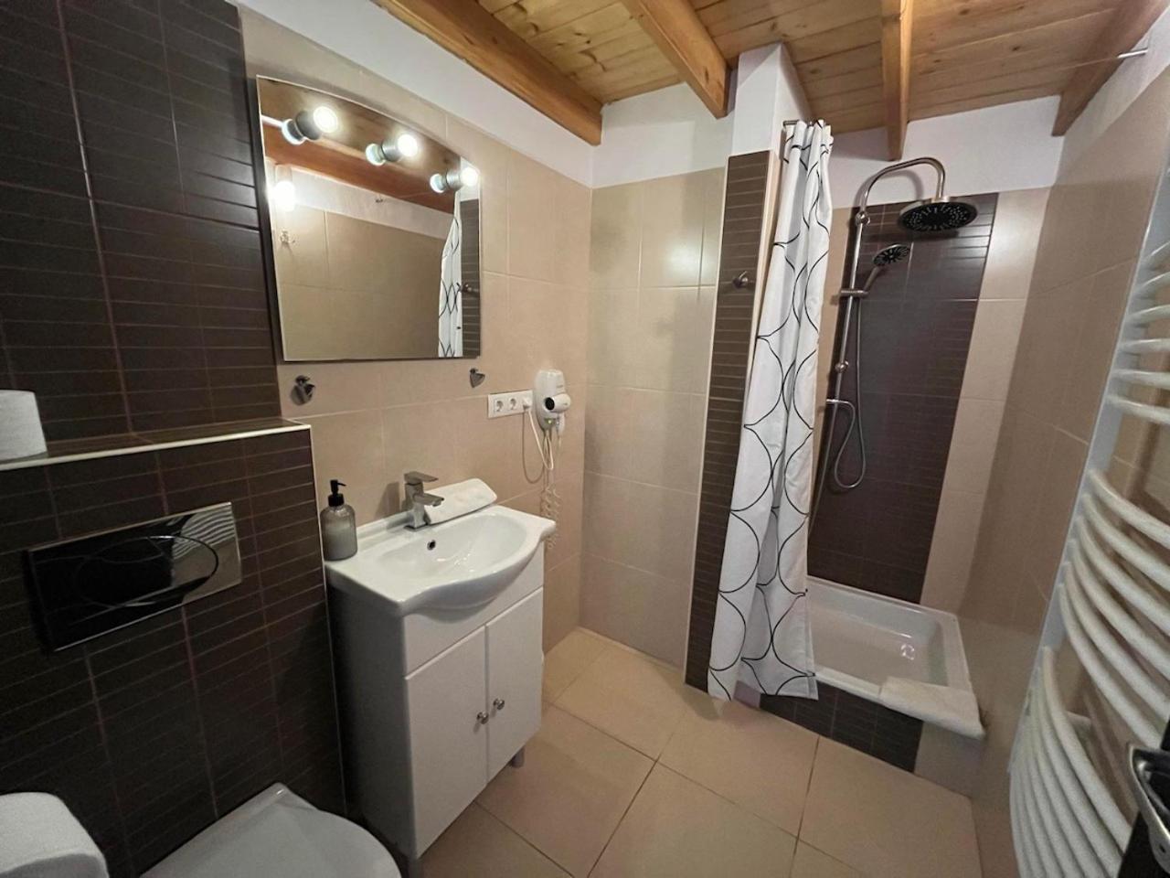 בלטונללה City Apartman Haz מראה חיצוני תמונה