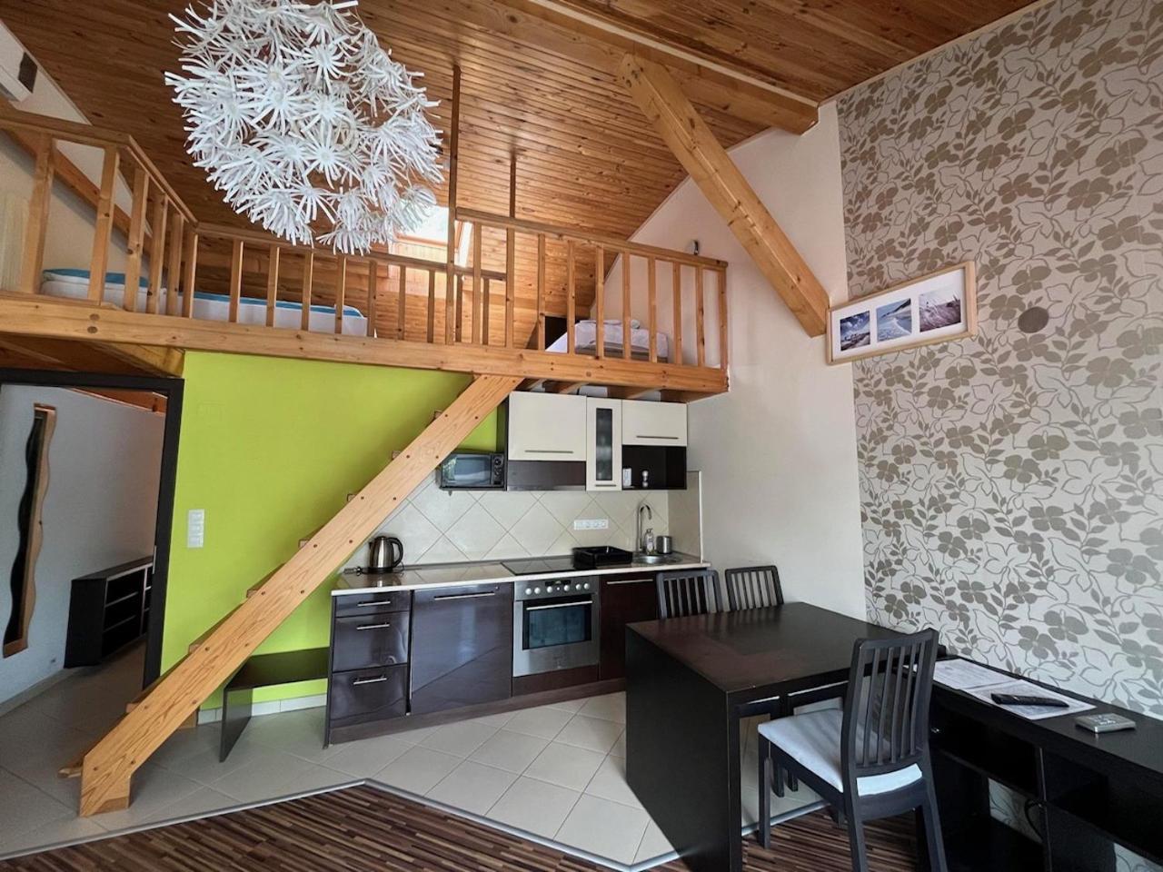 בלטונללה City Apartman Haz מראה חיצוני תמונה