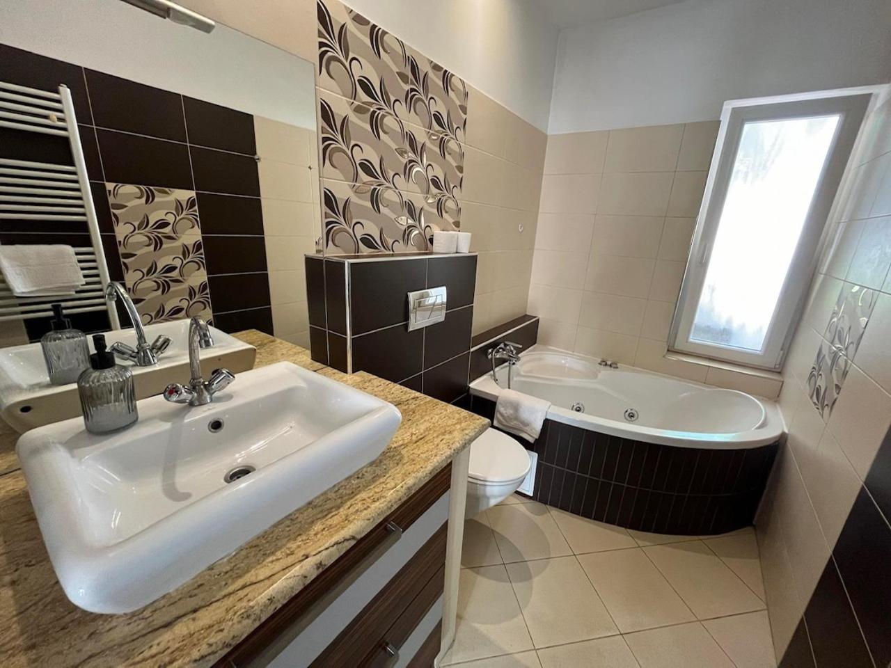 בלטונללה City Apartman Haz מראה חיצוני תמונה
